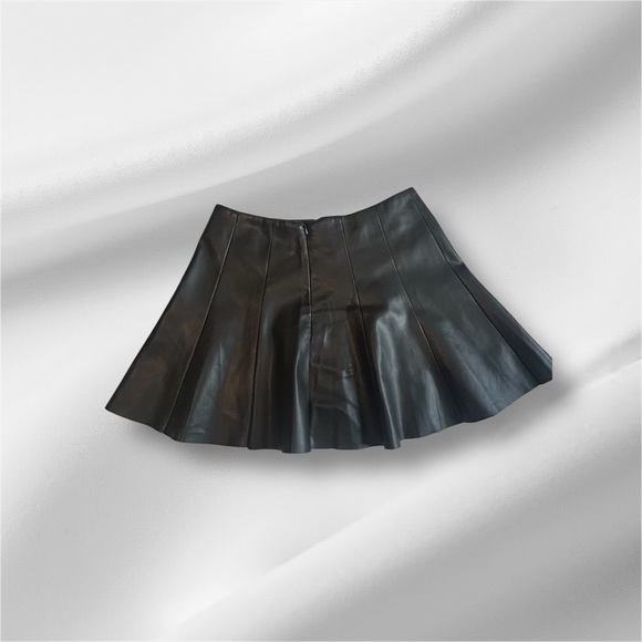 F21 Faux Leather Pleated Mini skirt size M - Picture 7 of 7